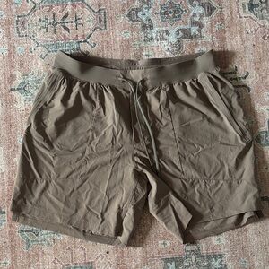 Lululemon License to Train Short 7" linerless - size men’s XL taupe taupetastic